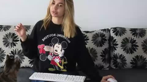 Snapshot of heysianna chatting on June 12, 7:40 am Siana online show from June 12, 7:40 am