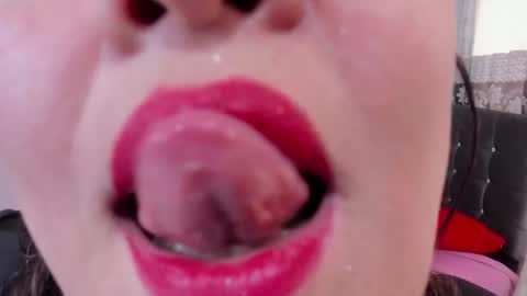 hi__kitty_ online show from February 6, 3:59 pm