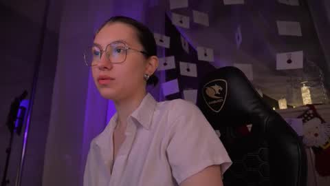 Evangelina or Evie online show from December 21, 1:29 pm