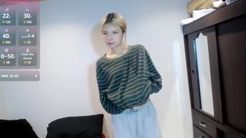Snapshot of hi_scarlett chatting on December 23, 9:49 am hi_scarlett online show from December 23, 9:49 am