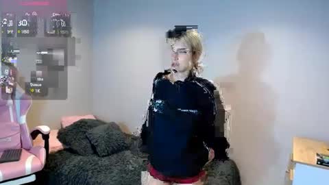 Snapshot of hi_scarlett chatting on February 3, 12:14 pm hi_scarlett online show from February 3, 12:14 pm
