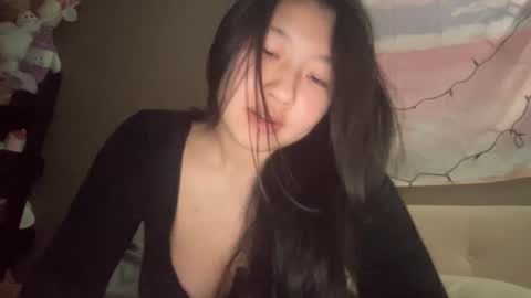 Snapshot of hiddenr0se chatting on March 4, 5:32 am HiddenR0se online show from March 4, 5:32 am