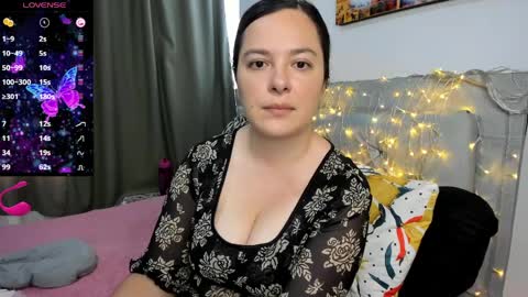 Snapshot of hidianapaola chatting on April 1, 6:49 pm Diana online show from April 1, 6:49 pm