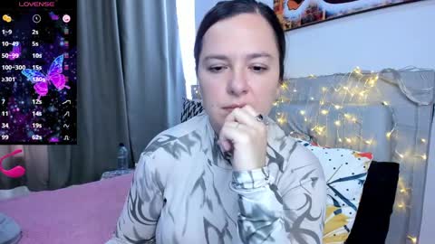 Snapshot of hidianapaola chatting on April 3, 5:33 pm Diana online show from April 3, 5:33 pm