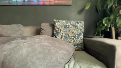 Terry and E online show from February 26, 4:39 pm