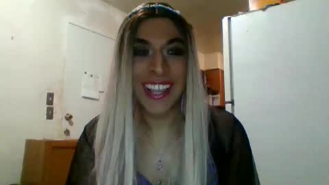 Snapshot of hihheelstranny chatting on March 2, 11:29 am hihheelstranny online show from March 2, 11:29 am