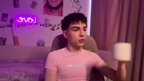 Snapshot of hiidear chatting on February 25, 12:26 pm twinkvadusha online show from February 25, 12:26 pm