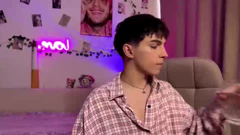 Snapshot of hiidear chatting on March 18, 2:53 pm twinkvadusha online show from March 18, 2:53 pm