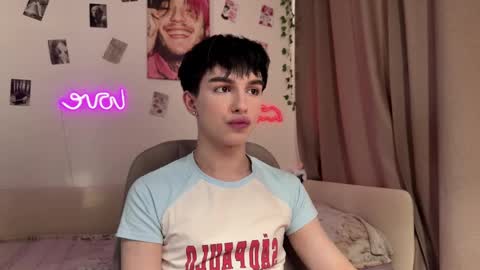 Snapshot of hiidear chatting on April 3, 2:15 pm twinkvadusha online show from April 3, 2:15 pm