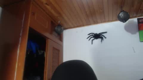 hilaril18 online show from October 23, 12:21 am