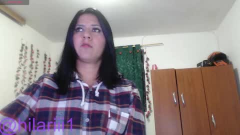 Snapshot of hilari18 chatting on April 15, 7:58 pm hilaril18 online show from April 15, 7:58 pm