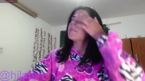 Snapshot of hilari18 chatting on April 21, 2:51 am hilaril18 online show from April 21, 2:51 am