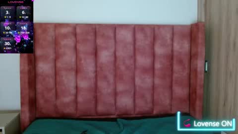 hilary thompson online show from December 3, 4:28 pm