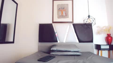 Hilary Avilan online show from January 17, 7:27 pm