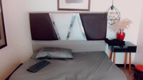 Hilary Avilan online show from February 26, 11:04 pm