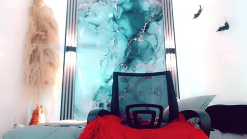 Hilary Avilan online show from September 10, 7:47 pm