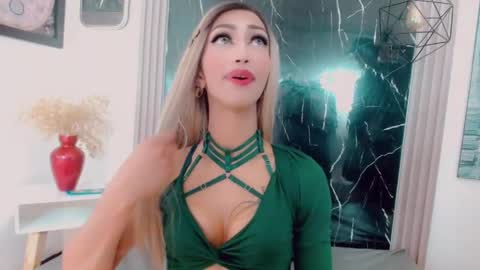 Hilary Avilan online show from May 8, 7:19 pm
