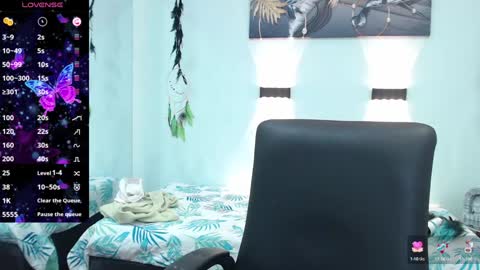H I L A R Y online show from January 9, 5:55 am