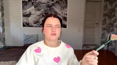 Snapshot of hildegardlisman chatting on October 24, 7:38 am Mila online show from October 24, 7:38 am