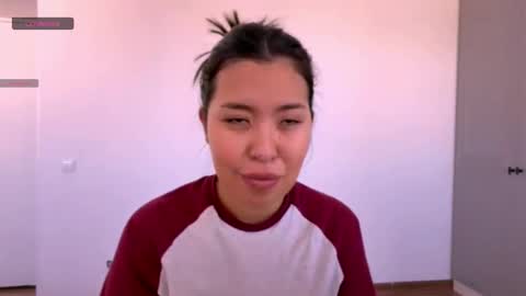 Snapshot of hillarymelson chatting on February 13, 9:49 am Miko online show from February 13, 9:49 am