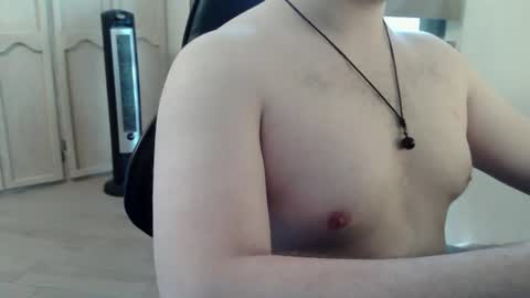 Snapshot of himbo_fox chatting on June 21, 12:24 am Himbo fox online show from June 21, 12:24 am