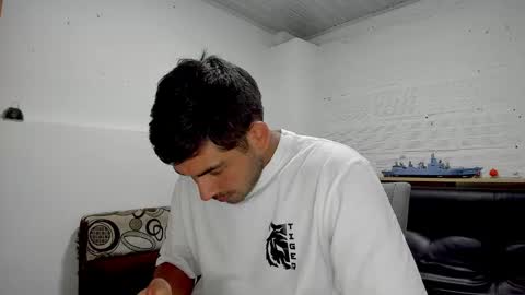 Snapshot of himoreno97 chatting on January 1, 9:41 pm Hi moreno online show from January 1, 9:41 pm