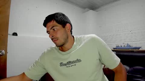 Snapshot of himoreno97 chatting on January 16, 10:34 pm Hi moreno online show from January 16, 10:34 pm