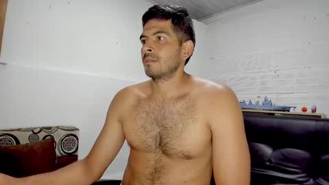 Snapshot of himoreno97 chatting on February 9, 10:32 pm Hi moreno online show from February 9, 10:32 pm