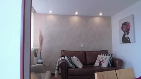 Hinnata online show from December 21, 6:44 pm