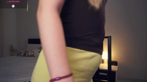 Snapshot of hip_hop_baby chatting on October 8, 8:06 pm Leya Day Mary Night PvT Open online show from October 8, 8:06 pm