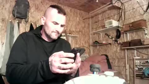 Snapshot of hippostixs chatting on April 5, 10:12 am Krush Vibrations online show from April 5, 10:12 am