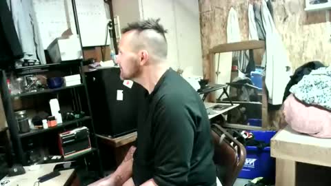 Snapshot of hippostixs chatting on April 8, 10:37 am Krush Vibrations online show from April 8, 10:37 am