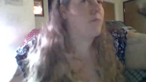 hippysnewhere online show from June 7, 10:46 pm