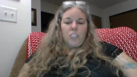 hippysnewhere online show from June 12, 9:52 am