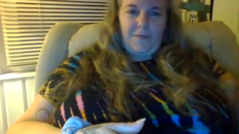 hippysnewhere online show from June 16, 1:30 am