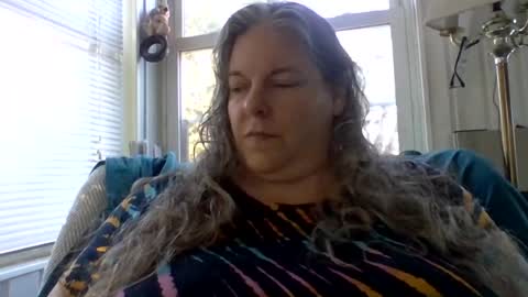 hippysnewhere online show from June 21, 10:34 pm
