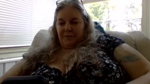 hippysnewhere online show from June 26, 3:05 pm
