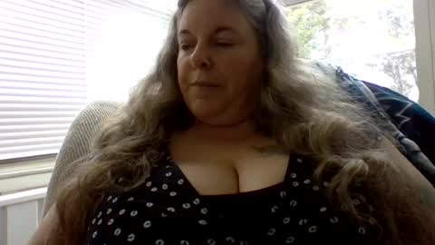 hippysnewhere online show from June 27, 5:18 pm