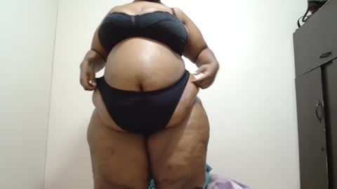 Snapshot of hips2sexy chatting on February 17, 8:26 pm hips2sexy online show from February 17, 8:26 pm