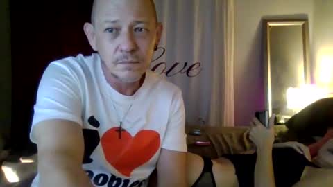 Snapshot of hisjourneyxoxo chatting on January 24, 6:35 pm hisjourneyxoxo online show from January 24, 6:35 pm