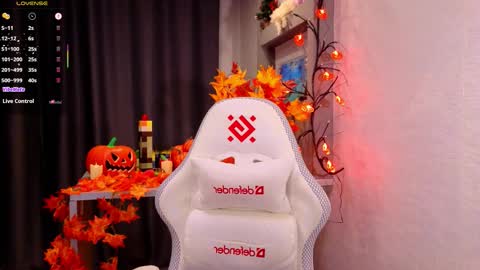 Ella online show from October 25, 6:35 pm