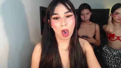 hoe_freesia online show from May 18, 3:51 pm