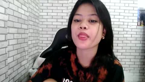 hoelyfloryn online show from March 20, 6:07 am