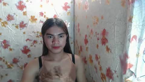 Snapshot of hoelykarina chatting on March 8, 12:30 am Karina3 online show from March 8, 12:30 am