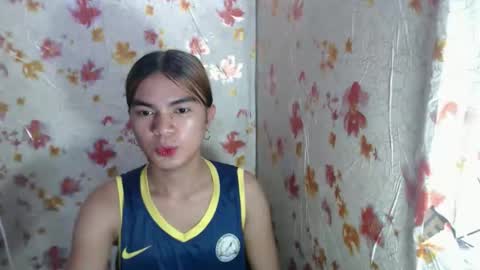 Snapshot of hoelykarina chatting on March 8, 2:04 am Karina3 online show from March 8, 2:04 am