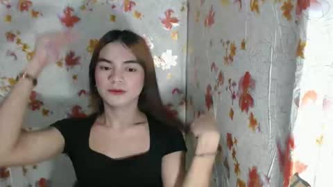 Snapshot of hoelykarina chatting on March 8, 2:21 pm Karina3 online show from March 8, 2:21 pm