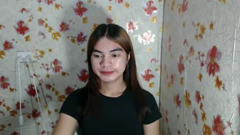 Snapshot of hoelykarina chatting on March 12, 11:16 am Karina3 online show from March 12, 11:16 am