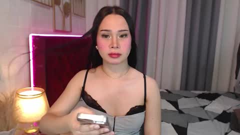 hoelymolly online show from February 18, 9:38 am