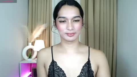 Snapshot of hoelymorri chatting on December 17, 12:05 am Hoelymorri online show from December 17, 12:05 am