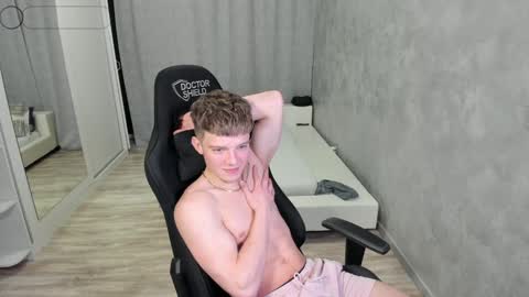 Snapshot of hogrider192 chatting on January 23, 11:26 pm Victor online show from January 23, 11:26 pm